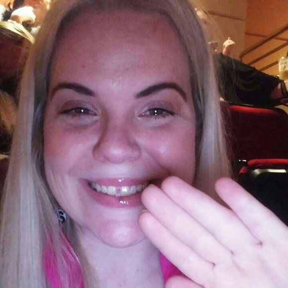 Meet your Posher, Lara - Picture 5 of 7